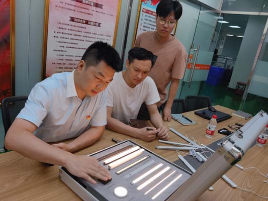 2.赵俊杰工作照.jpg