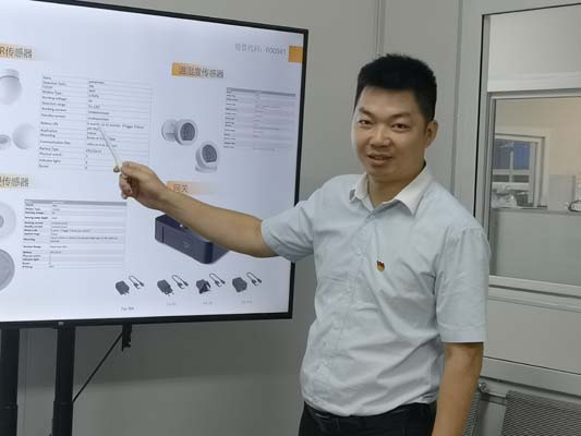 2.赵俊杰单人工作照.jpg