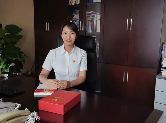高芳单人照.jpg