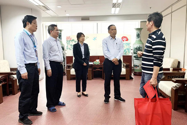 走访慰问送温情 殷殷关怀暖人心——王琦带队到有色集团、电子集团、华建集团开展慰问活动.jpg
