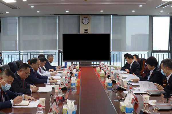 李冬欣到广晟有色调研并慰问困难职工_图1.jpg