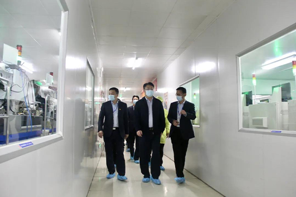 汪东兵带队到国星光电开展安全环保工作督导和慰问困难职工活动-图1.jpg