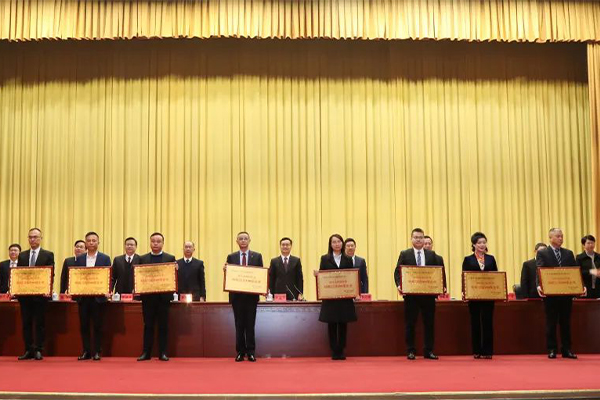 广晟集团控股上市公司风华高科获评肇庆市2021年度纳税总量、增量100强企业-图1.jpg