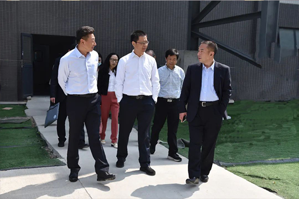 赵晖与恒健控股党委副书记、董事、总经理王红军一行到风华高科调研.jpg