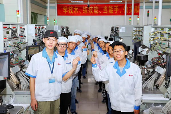 劳动最光荣 奋斗最幸福——广晟集团荣获多个国家及省级优秀集体和个人奖项-2.jpg