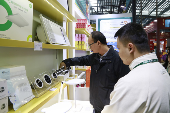 佛山照明展出智能照明、光触媒健康照明等领域的相关产品和解决方案2.jpg